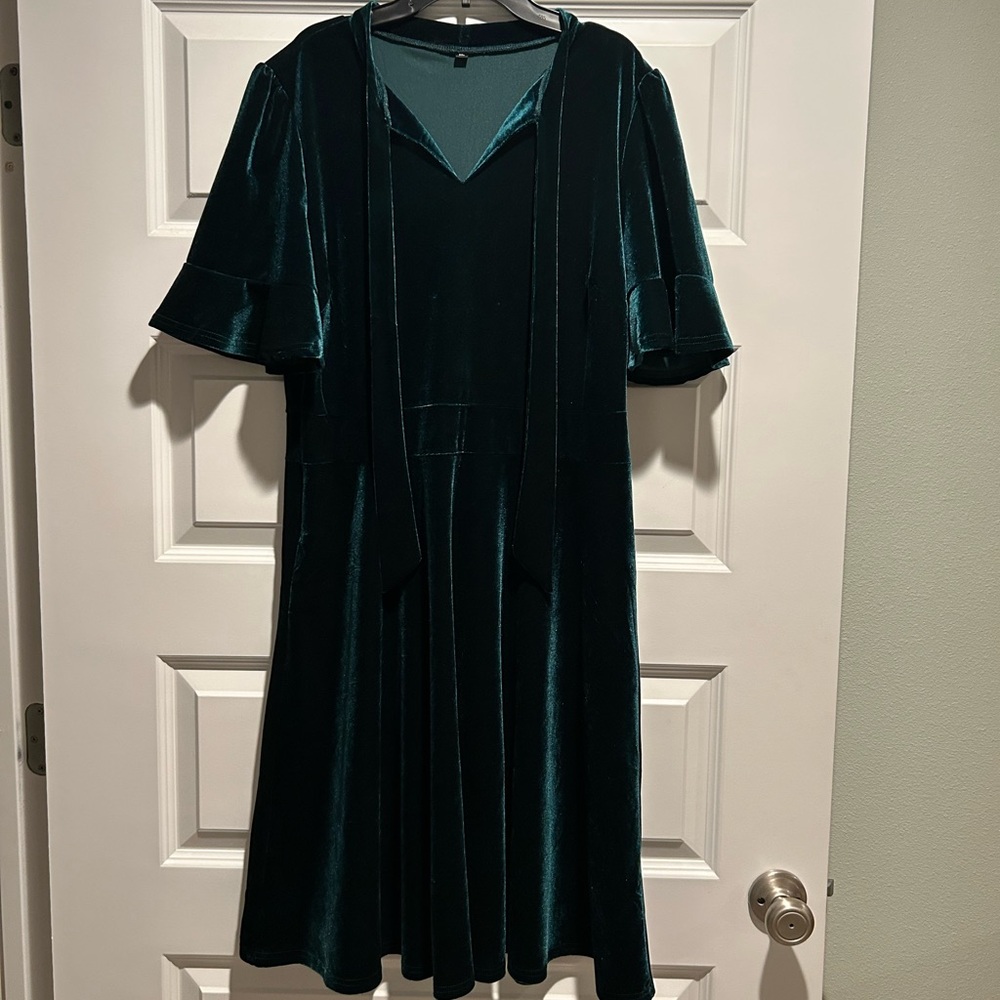 Elegant Green Velvet Dress
